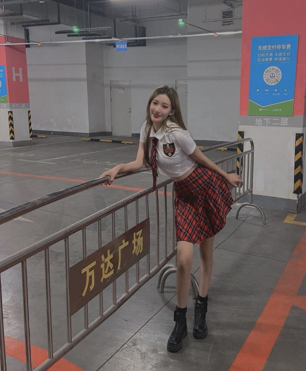 刚体验的新人，来上海不久，趁热，身材苗条